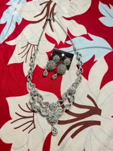 Sparkling Silver Necklace &amp; Earring Set