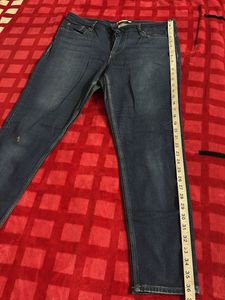 Levi&#39;s Dark Wash Jeans