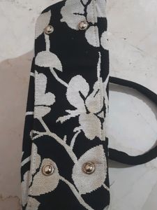 Black &amp; White Rose Hand &amp; Side Bag