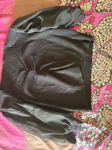 Black Crop Top - Stylish &amp; Trendy