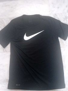 Nike T-shirt