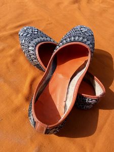 Embroidered Juttis