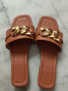 Chic Brown Chain Flats