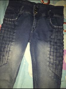 3 Botton Skinny Jeans