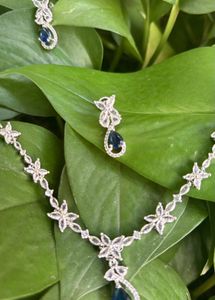 Elegant Floral Necklace &amp; Earring Set