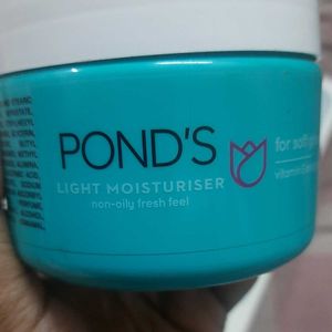 Pond&#39;s Light Moisturizer
