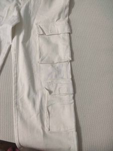H&amp;M White Cargo Jeans (Double Pocketed)8 Pockets