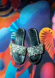 STYLISH BLACK FLAT🖤