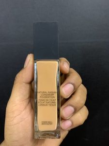 Natural Radiant Longwear Foundation ( Barcelona)