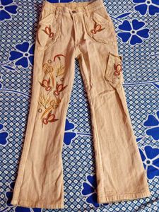Chic Embroidered Cargo Pants – Effortlessly Stylis