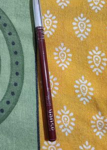 combo pack of lipstick, lip liner , lipgloss, liqu