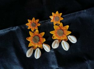 Gorgeous sunflower earrings
