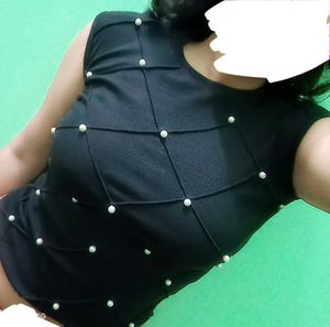 black stretchable tank top pearl decor fitted
