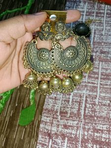 Beautiful Big Earrings And Mangtika💕