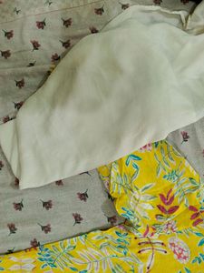 I Am Selling Yellow Printed Kurta Set
