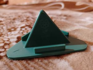Pyramid Stand Mobile Holder Green