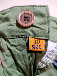 Cotton Full Pant In Green.