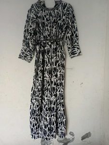 Long Maxi Dress With Belt No Damage N Stain