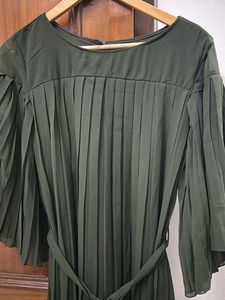 Pleated Bell Sleeves Tunic