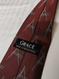 Grace Men Burgundy &#39;A&#39; Pattern Printed Tie