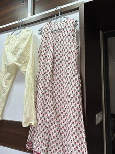 Floral Print Sleeveless Kurta