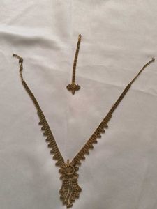 Elegant Necklace and Maang Tikka Set