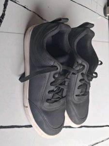 Simple Black Sneakers