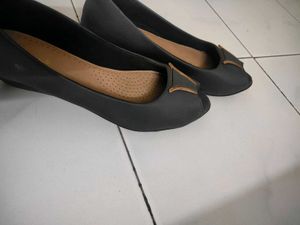 Elegant Grey Ballerinas