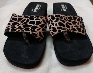 Sliders/ Slippers Comfortable &amp; Light Weight/Style