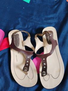 ACTION FLOTTERS FOR WOMEN SIZE 8