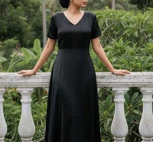 Elegant Black Midi Dress
