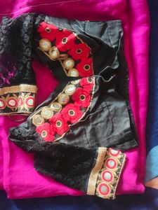 Saree With Embroidery Work Stiched Blouse