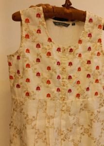 Avaasa Off White Foil Printed Kurta