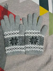 Cozy Gray Winter Gloves