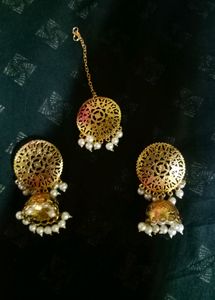 Golden Jhumka With Mangtika Set