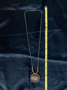 Elegant Antique Style Dual Toned Necklace