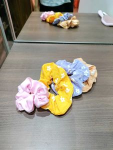 Pack Of 4 Scrunchies! VERY CUTE