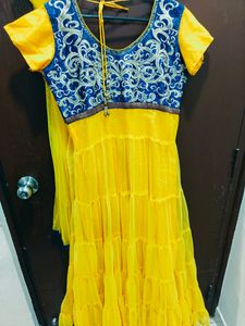 M Size Wedding/ Party Wear Gown