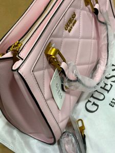 GUESS SHOWROOM QUALITY HANDBAG 12aa QUALIT