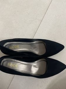 Black Pumps