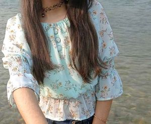 RUFFLE SLEEVED TOP