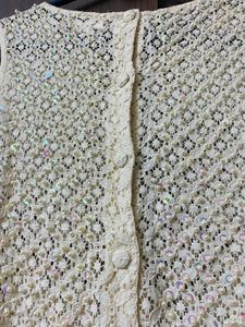 Bridge Color Pearl Embroidery Top
