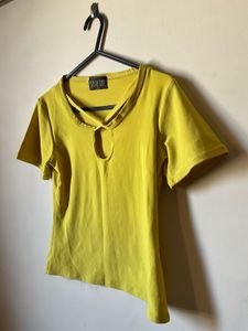 Chic Yellow Top from Paris 💛😍