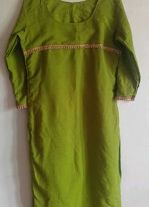 Green Kurta with Delicate Trim