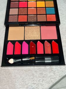 Mars Eyeshadow Palette