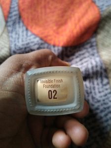 Lakme Invisible Finish Foundation SPF8