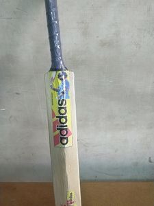 Cricket Bat + Free FlashTennis Ball
