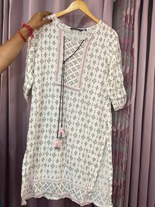 Avaasa White Printed Women