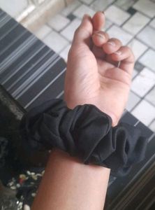 Set Of 2 Black Scrunchies