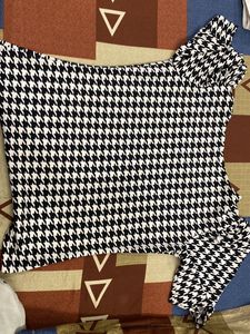 Houndstooth Print Top